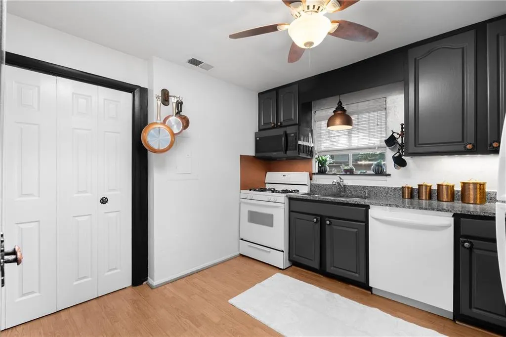 346 Carpenter Drive Unit 64, Sandy Springs, Georgia 30328, 2 Bedrooms Bedrooms, ,2 BathroomsBathrooms,Residential,For Sale,346 Carpenter Drive Unit 64,7646304