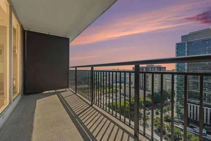 WELCOME TO THE WINDSOR OVER PEACHTREE, WHERE SOPHISTICATED INTOWN LIVING MEETS THE ULTIMATE IN CONVENIENCE! THIS BEAUTIFULLY RENOVATED, FULLY FURNISHED ONE-BEDROOM CONDO ON THE 19TH FLOOR IS READY FOR YOU TO MOVE RIGHT IN AND ENJOY ALL THAT DOWNTOWN ATLAN