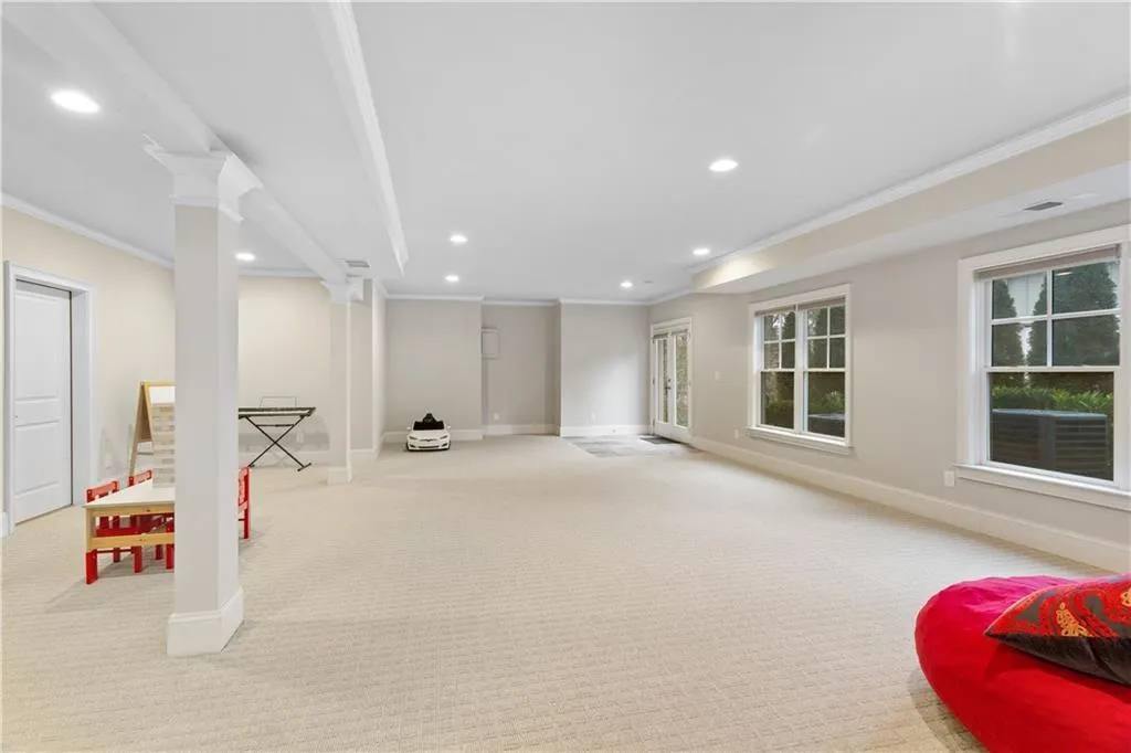 32 Pine Lake Drive, Atlanta, Georgia 30327, 6 Bedrooms Bedrooms, ,5 BathroomsBathrooms,Residential,Sold,32 Pine Lake Drive,7009245