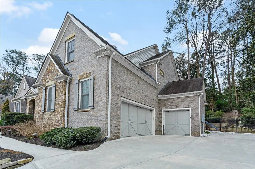 32 Pine Lake Drive, Atlanta, Georgia 30327, 6 Bedrooms Bedrooms, ,5 BathroomsBathrooms,Residential,Sold,32 Pine Lake Drive,7009245