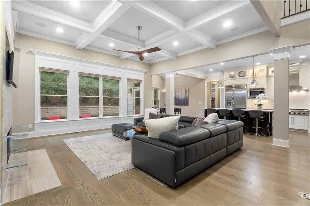 32 Pine Lake Drive, Atlanta, Georgia 30327, 6 Bedrooms Bedrooms, ,5 BathroomsBathrooms,Residential,Sold,32 Pine Lake Drive,7009245