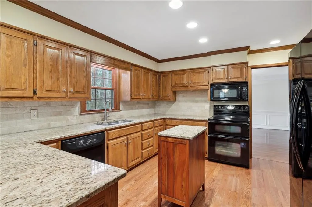 395 Spindle Court, Sandy Springs, Georgia 30350, 5 Bedrooms Bedrooms, ,4 BathroomsBathrooms,Residential,Sold,395 Spindle Court,7182831