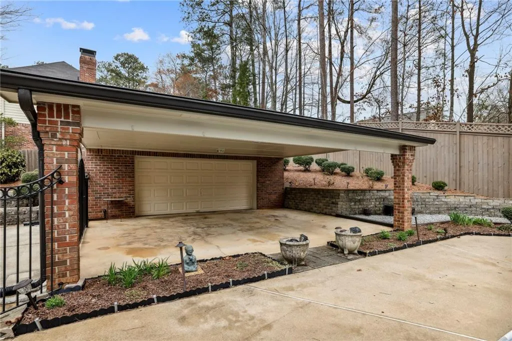 395 Spindle Court, Sandy Springs, Georgia 30350, 5 Bedrooms Bedrooms, ,4 BathroomsBathrooms,Residential,Sold,395 Spindle Court,7182831