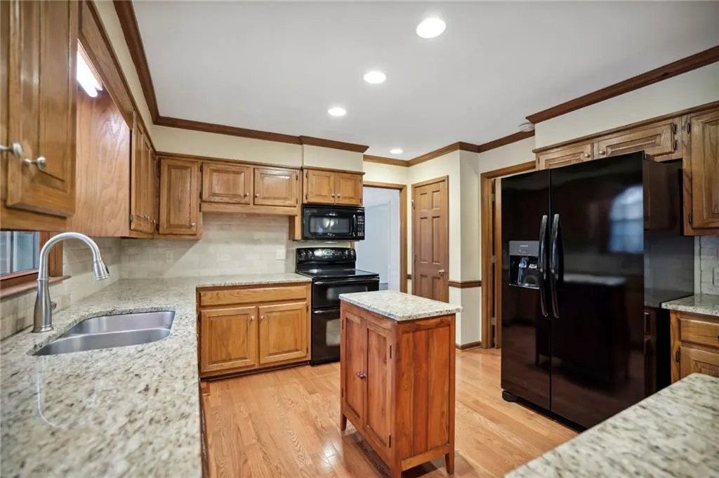 395 Spindle Court, Sandy Springs, Georgia 30350, 5 Bedrooms Bedrooms, ,4 BathroomsBathrooms,Residential,Sold,395 Spindle Court,7182831