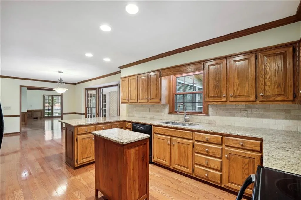 395 Spindle Court, Sandy Springs, Georgia 30350, 5 Bedrooms Bedrooms, ,4 BathroomsBathrooms,Residential,Sold,395 Spindle Court,7182831