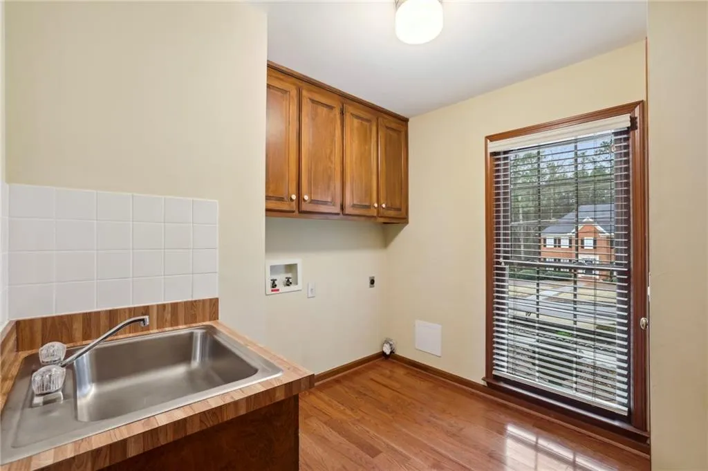 395 Spindle Court, Sandy Springs, Georgia 30350, 5 Bedrooms Bedrooms, ,4 BathroomsBathrooms,Residential,Sold,395 Spindle Court,7182831