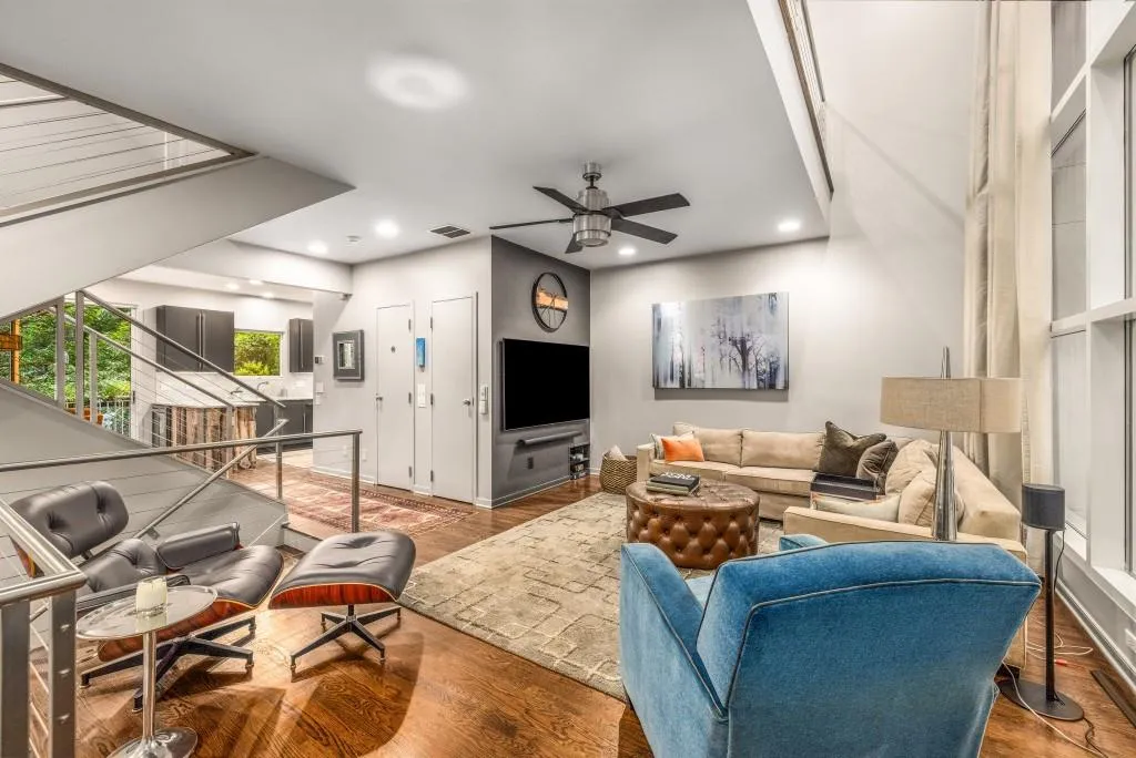 2453 Field Way Ne, Brookhaven, Georgia 30319, 2 Bedrooms Bedrooms, ,2 BathroomsBathrooms,Residential,For Sale,2453 Field Way Ne,7632682