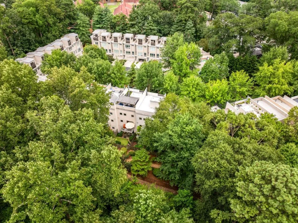 2453 Field Way Ne, Brookhaven, Georgia 30319, 2 Bedrooms Bedrooms, ,2 BathroomsBathrooms,Residential,For Sale,2453 Field Way Ne,7632682