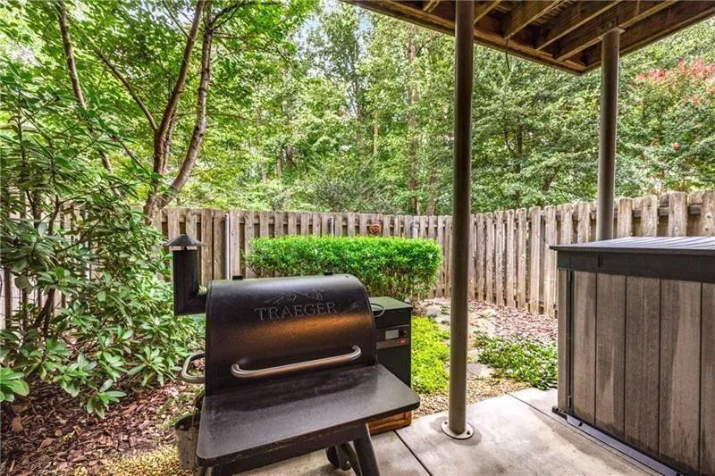 2453 Field Way Ne, Brookhaven, Georgia 30319, 2 Bedrooms Bedrooms, ,2 BathroomsBathrooms,Residential,For Sale,2453 Field Way Ne,7632682