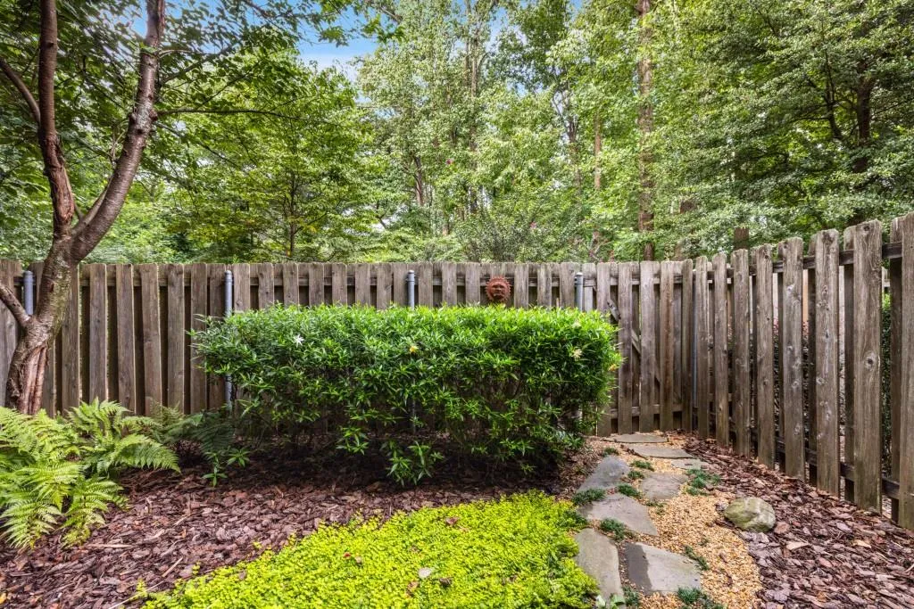 2453 Field Way Ne, Brookhaven, Georgia 30319, 2 Bedrooms Bedrooms, ,2 BathroomsBathrooms,Residential,For Sale,2453 Field Way Ne,7632682