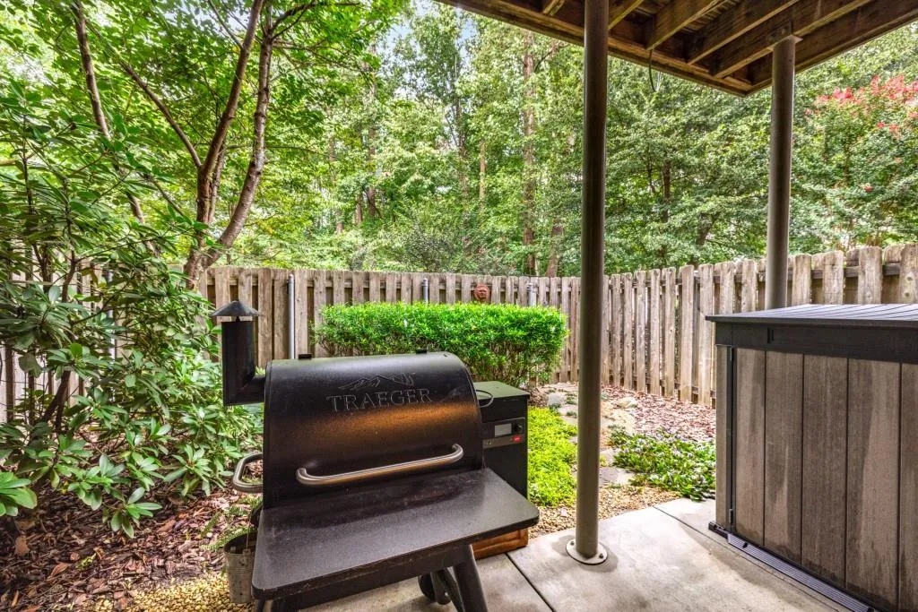 2453 Field Way Ne, Brookhaven, Georgia 30319, 2 Bedrooms Bedrooms, ,2 BathroomsBathrooms,Residential,For Sale,2453 Field Way Ne,7632682