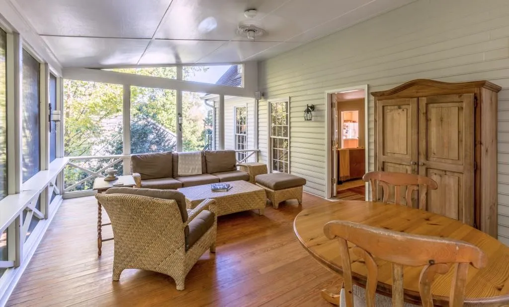 320 Amherst Court, Atlanta, Georgia 30328, 4 Bedrooms Bedrooms, ,3 BathroomsBathrooms,Residential,Sold,320 Amherst Court,5793496