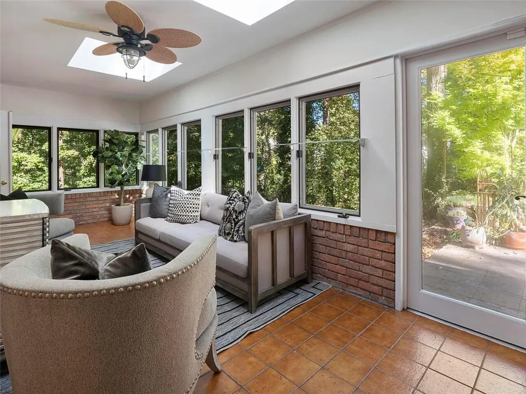 380 Riverhill Drive, Sandy Springs, Georgia 30328, 4 Bedrooms Bedrooms, ,3 BathroomsBathrooms,Residential,Sold,380 Riverhill Drive,6960119