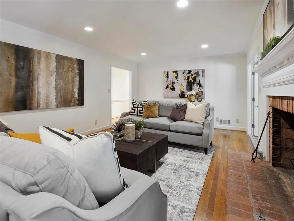 380 Riverhill Drive, Sandy Springs, Georgia 30328, 4 Bedrooms Bedrooms, ,3 BathroomsBathrooms,Residential,Sold,380 Riverhill Drive,6960119