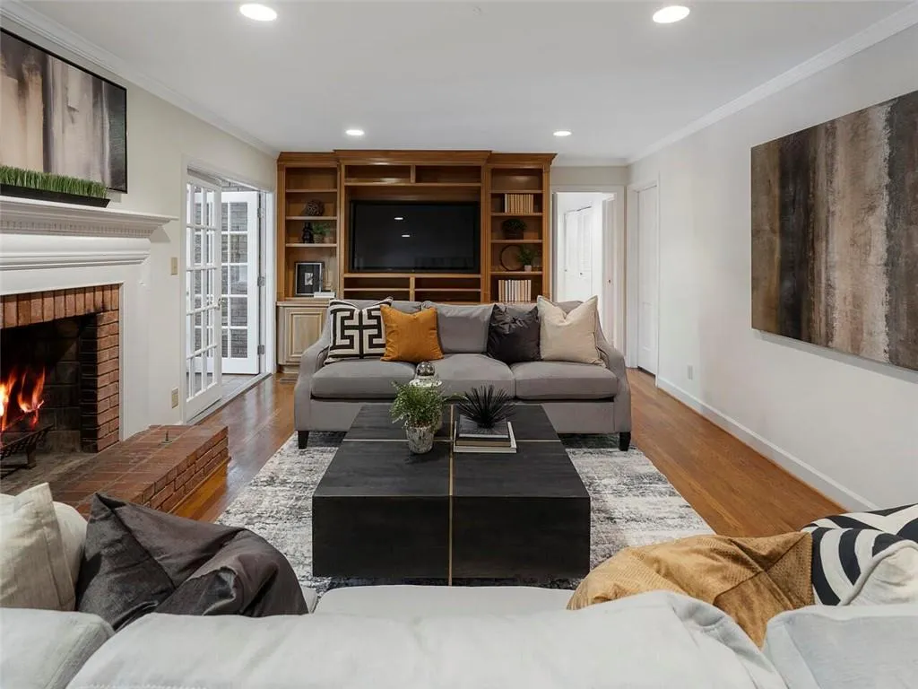 380 Riverhill Drive, Sandy Springs, Georgia 30328, 4 Bedrooms Bedrooms, ,3 BathroomsBathrooms,Residential,Sold,380 Riverhill Drive,6960119