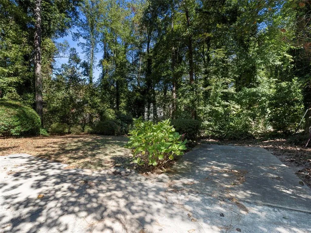 380 Riverhill Drive, Sandy Springs, Georgia 30328, 4 Bedrooms Bedrooms, ,3 BathroomsBathrooms,Residential,Sold,380 Riverhill Drive,6960119