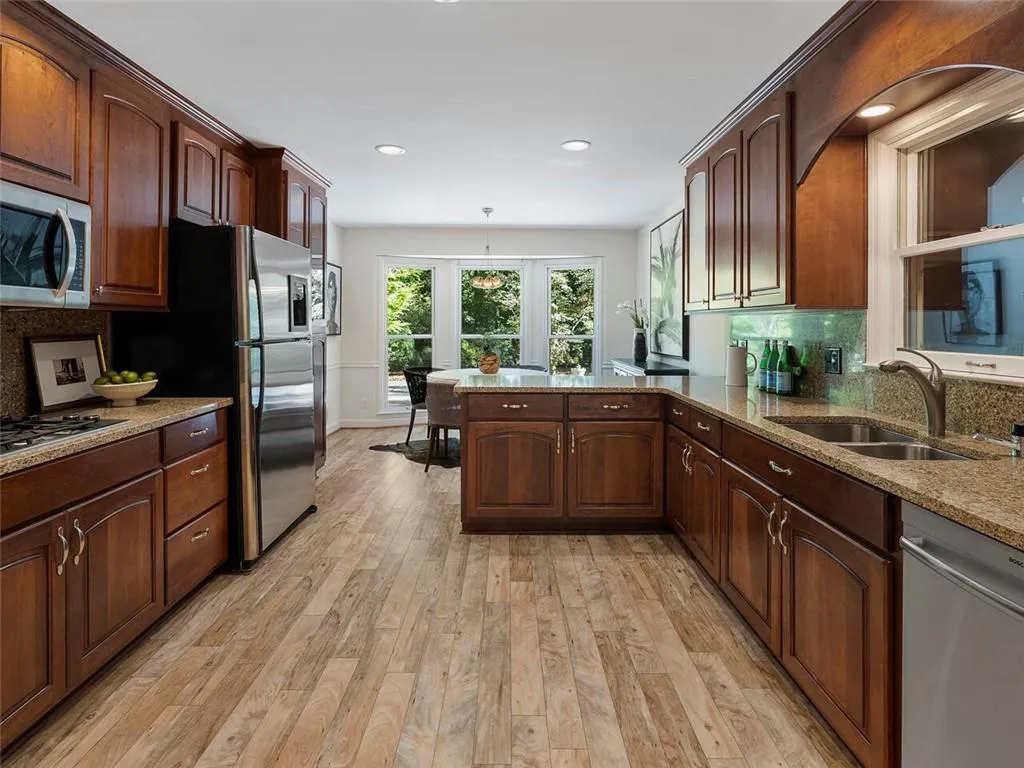 380 Riverhill Drive, Sandy Springs, Georgia 30328, 4 Bedrooms Bedrooms, ,3 BathroomsBathrooms,Residential,Sold,380 Riverhill Drive,6960119