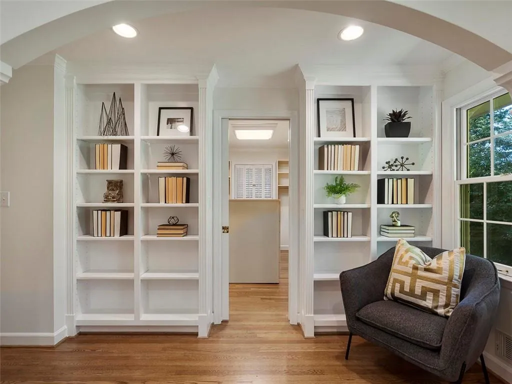 380 Riverhill Drive, Sandy Springs, Georgia 30328, 4 Bedrooms Bedrooms, ,3 BathroomsBathrooms,Residential,Sold,380 Riverhill Drive,6960119