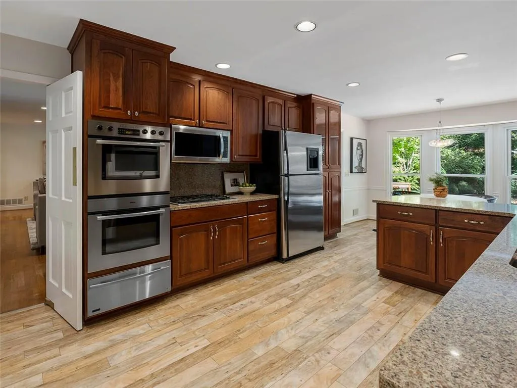 380 Riverhill Drive, Sandy Springs, Georgia 30328, 4 Bedrooms Bedrooms, ,3 BathroomsBathrooms,Residential,Sold,380 Riverhill Drive,6960119