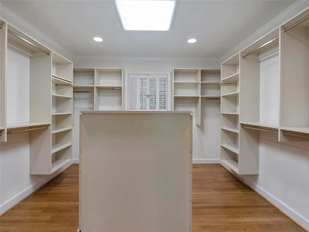 380 Riverhill Drive, Sandy Springs, Georgia 30328, 4 Bedrooms Bedrooms, ,3 BathroomsBathrooms,Residential,Sold,380 Riverhill Drive,6960119