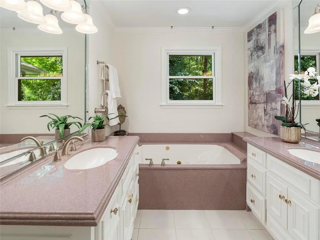 380 Riverhill Drive, Sandy Springs, Georgia 30328, 4 Bedrooms Bedrooms, ,3 BathroomsBathrooms,Residential,Sold,380 Riverhill Drive,6960119