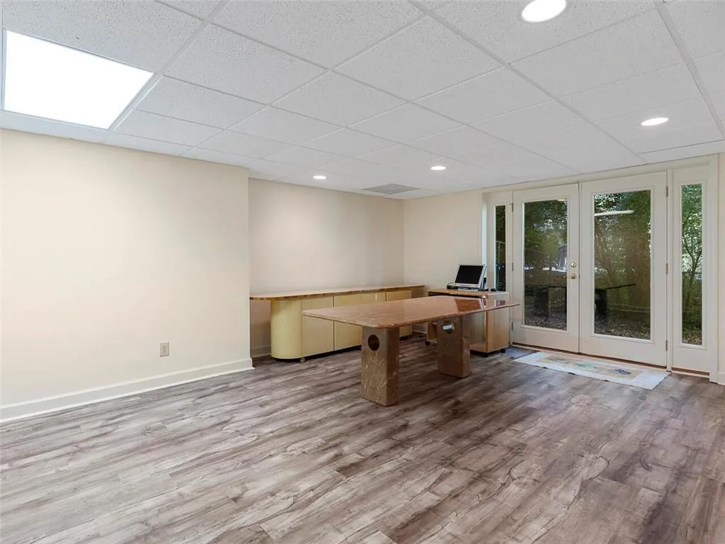 380 Riverhill Drive, Sandy Springs, Georgia 30328, 4 Bedrooms Bedrooms, ,3 BathroomsBathrooms,Residential,Sold,380 Riverhill Drive,6960119