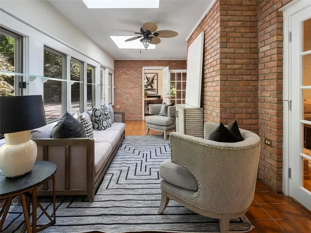 380 Riverhill Drive, Sandy Springs, Georgia 30328, 4 Bedrooms Bedrooms, ,3 BathroomsBathrooms,Residential,Sold,380 Riverhill Drive,6960119