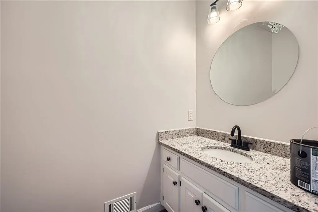 140 Grosvenor Place, Atlanta, Georgia 30328, 4 Bedrooms Bedrooms, ,3 BathroomsBathrooms,Residential,For Sale,140 Grosvenor Place,7608685