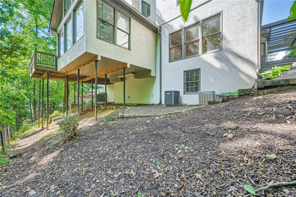 140 Grosvenor Place, Atlanta, Georgia 30328, 4 Bedrooms Bedrooms, ,3 BathroomsBathrooms,Residential,For Sale,140 Grosvenor Place,7608685