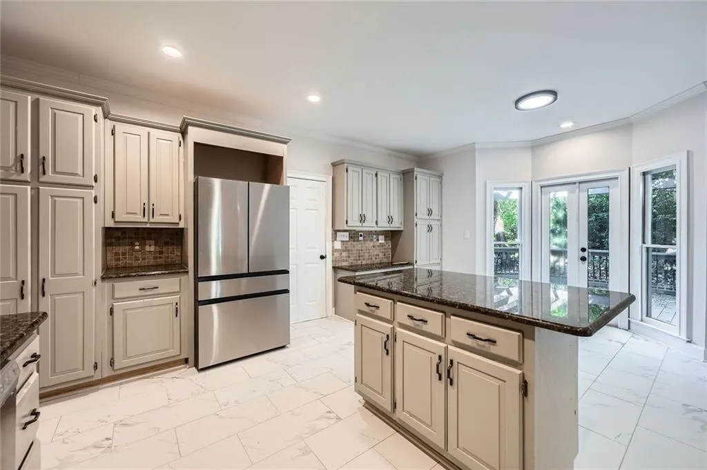 140 Grosvenor Place, Atlanta, Georgia 30328, 4 Bedrooms Bedrooms, ,3 BathroomsBathrooms,Residential,For Sale,140 Grosvenor Place,7608685