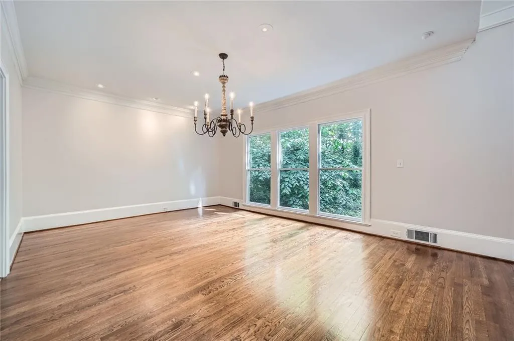 140 Grosvenor Place, Atlanta, Georgia 30328, 4 Bedrooms Bedrooms, ,3 BathroomsBathrooms,Residential,For Sale,140 Grosvenor Place,7608685