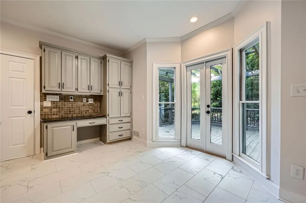 140 Grosvenor Place, Atlanta, Georgia 30328, 4 Bedrooms Bedrooms, ,3 BathroomsBathrooms,Residential,For Sale,140 Grosvenor Place,7608685