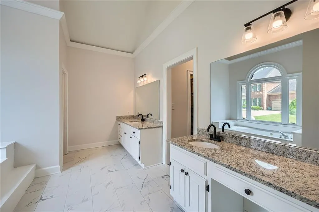 140 Grosvenor Place, Atlanta, Georgia 30328, 4 Bedrooms Bedrooms, ,3 BathroomsBathrooms,Residential,For Sale,140 Grosvenor Place,7608685