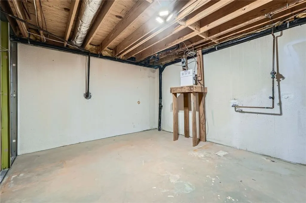 140 Grosvenor Place, Atlanta, Georgia 30328, 4 Bedrooms Bedrooms, ,3 BathroomsBathrooms,Residential,For Sale,140 Grosvenor Place,7608685