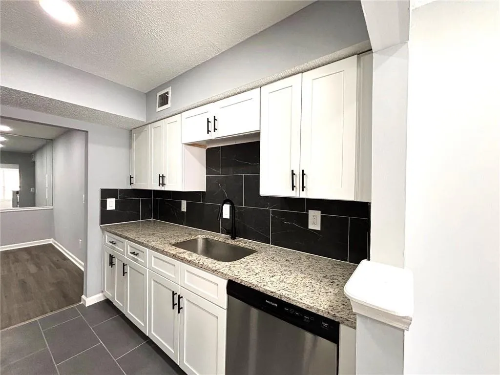 1502 Huntingdon Chase, Atlanta, Georgia 30350, 2 Bedrooms Bedrooms, ,2 BathroomsBathrooms,Residential,For Sale,1502 Huntingdon Chase,7697085