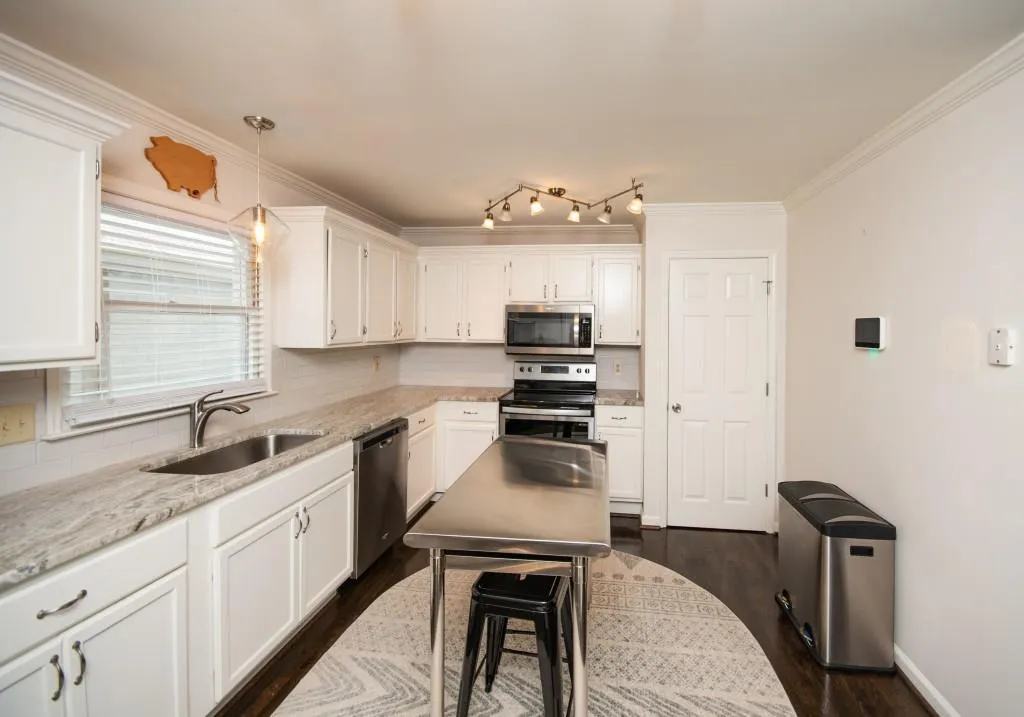 9005 Carroll Manor Drive, Sandy Springs, Georgia 30350, 2 Bedrooms Bedrooms, ,2 BathroomsBathrooms,Residential,Sold,9005 Carroll Manor Drive,6925915