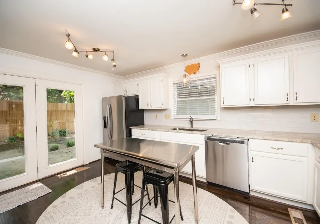 9005 Carroll Manor Drive, Sandy Springs, Georgia 30350, 2 Bedrooms Bedrooms, ,2 BathroomsBathrooms,Residential,Sold,9005 Carroll Manor Drive,6925915