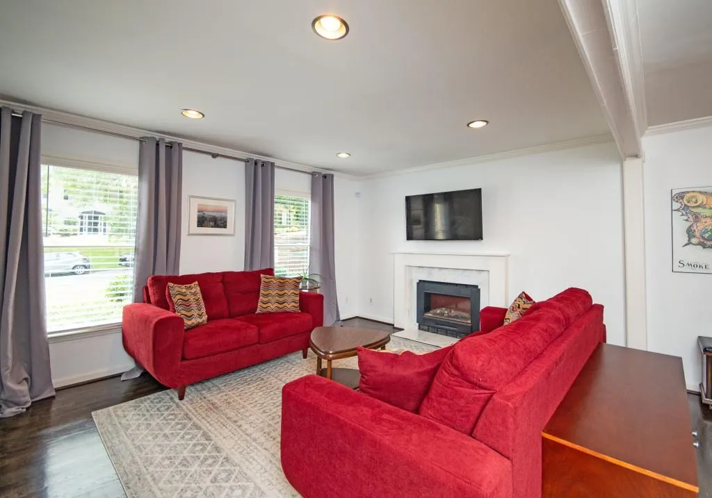 9005 Carroll Manor Drive, Sandy Springs, Georgia 30350, 2 Bedrooms Bedrooms, ,2 BathroomsBathrooms,Residential,Sold,9005 Carroll Manor Drive,6925915