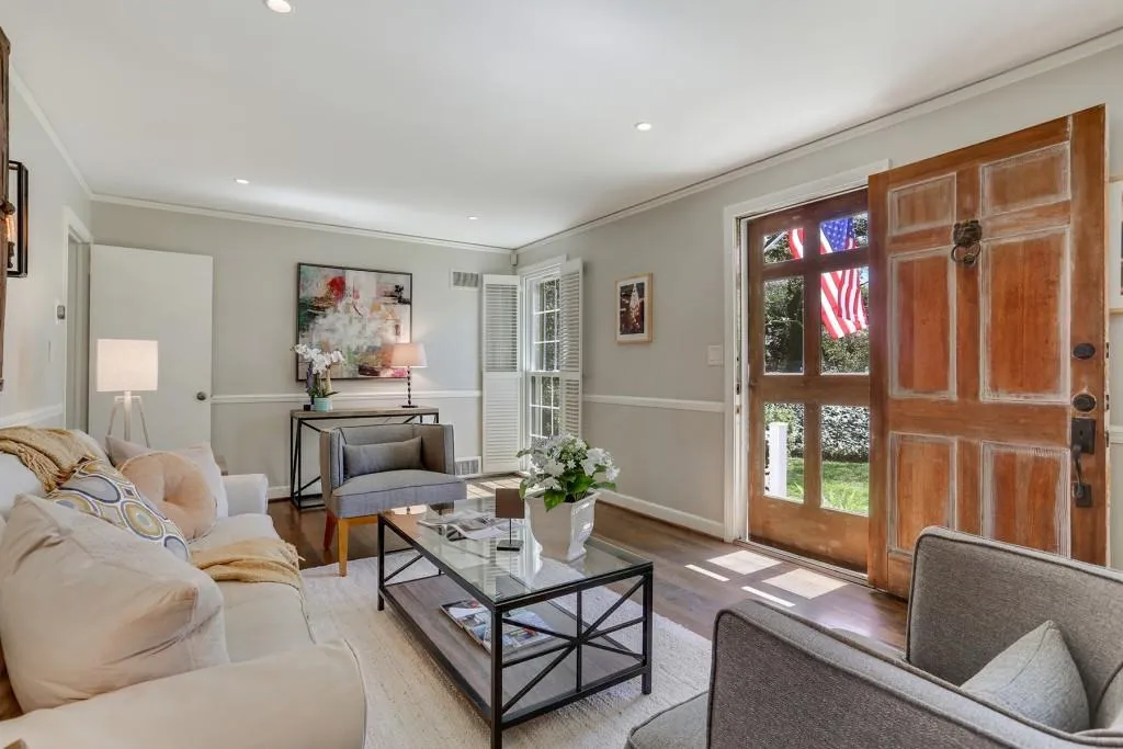 310 Meadowbrook Drive, Atlanta, Georgia 30342, 3 Bedrooms Bedrooms, ,2 BathroomsBathrooms,Residential,Sold,310 Meadowbrook Drive,6526339