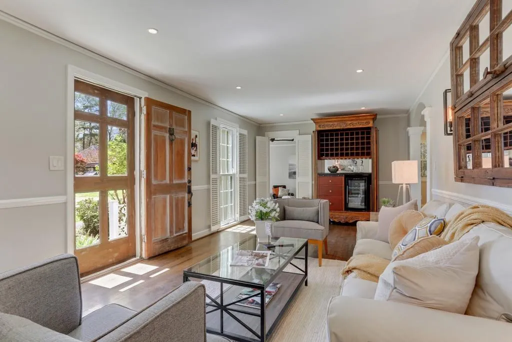 310 Meadowbrook Drive, Atlanta, Georgia 30342, 3 Bedrooms Bedrooms, ,2 BathroomsBathrooms,Residential,Sold,310 Meadowbrook Drive,6526339
