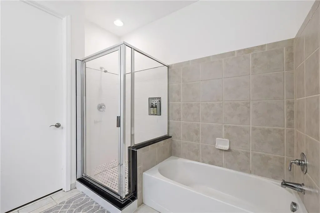 711 Cosmopolitan Drive Ne Unit 300, Atlanta, Georgia 30324, 2 Bedrooms Bedrooms, ,2 BathroomsBathrooms,Residential,For Sale,711 Cosmopolitan Drive Ne Unit 300,7592285