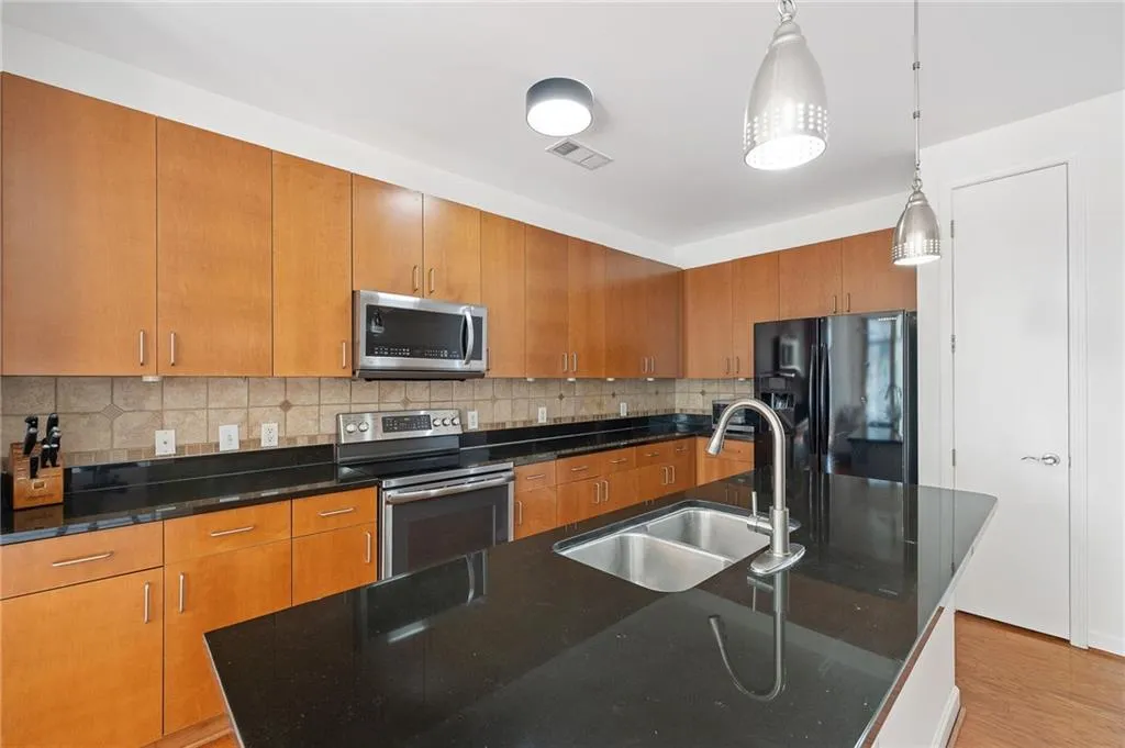 711 Cosmopolitan Drive Ne Unit 300, Atlanta, Georgia 30324, 2 Bedrooms Bedrooms, ,2 BathroomsBathrooms,Residential,For Sale,711 Cosmopolitan Drive Ne Unit 300,7592285