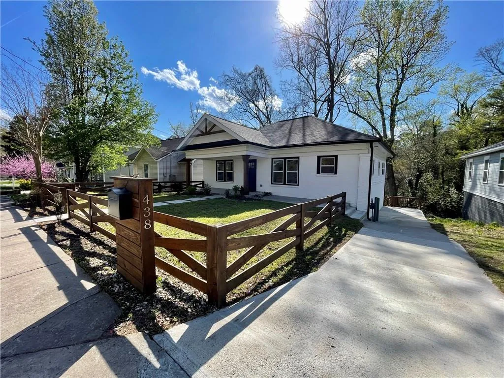 438 Holly Street Nw, Atlanta, Georgia 30318, 3 Bedrooms Bedrooms, ,2 BathroomsBathrooms,Residential,For Sale,438 Holly Street Nw,7551451