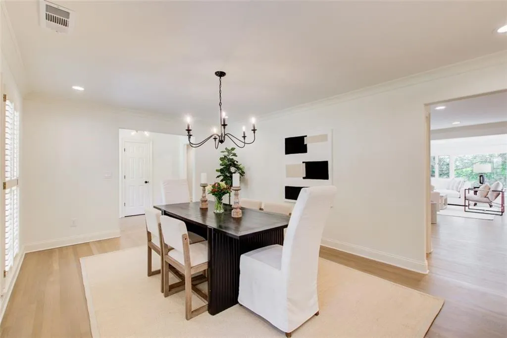 Ready for you to invite all your family & friends in this large dining room.