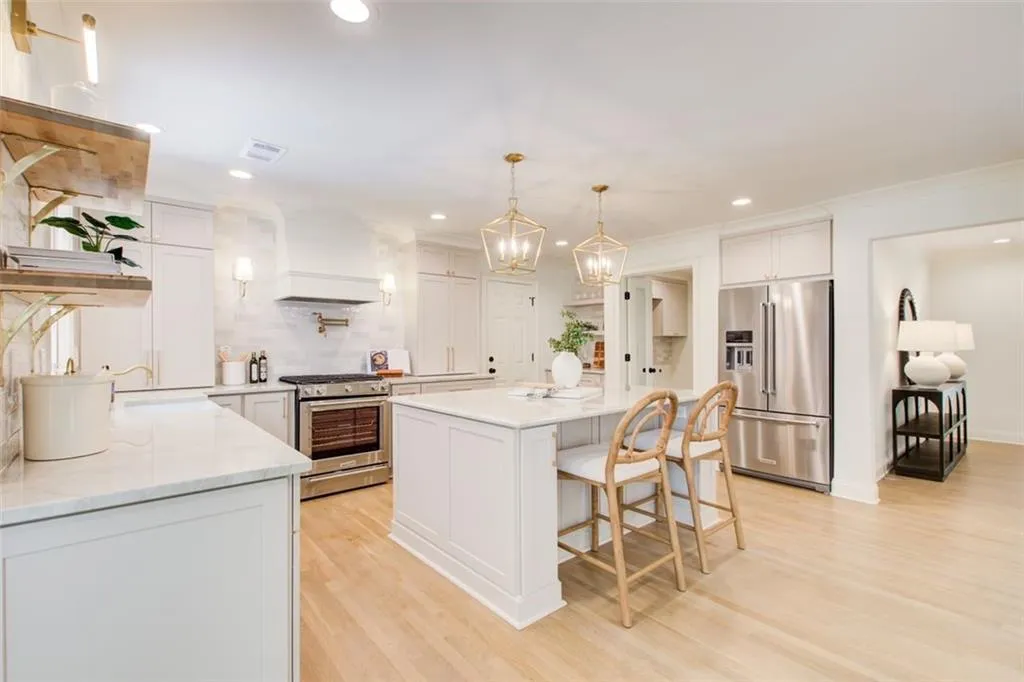 Stunning fully renovated new kitchen with details galore!