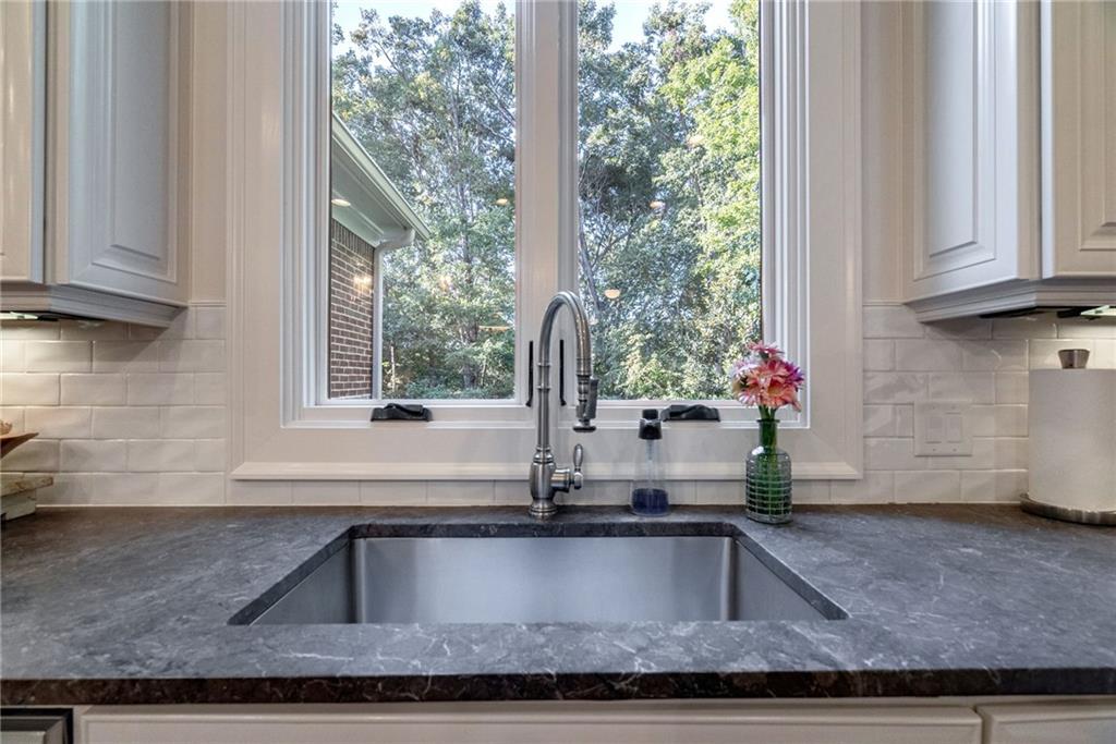 8186 Hewlett Road, Atlanta, Georgia 30350, 6 Bedrooms Bedrooms, ,6 BathroomsBathrooms,Residential,Sold,8186 Hewlett Road,7322685