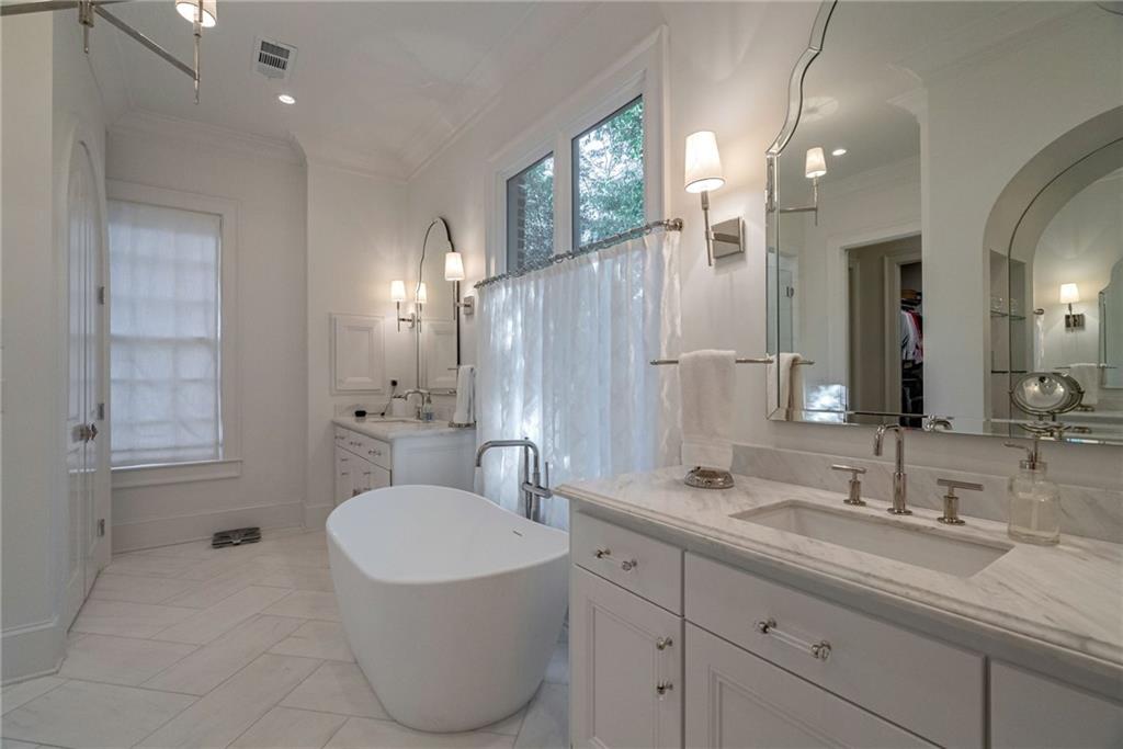 8186 Hewlett Road, Atlanta, Georgia 30350, 6 Bedrooms Bedrooms, ,6 BathroomsBathrooms,Residential,Sold,8186 Hewlett Road,7322685