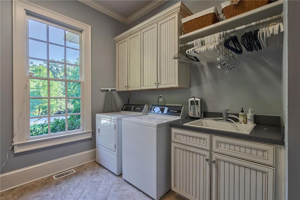 8186 Hewlett Road, Atlanta, Georgia 30350, 6 Bedrooms Bedrooms, ,6 BathroomsBathrooms,Residential,Sold,8186 Hewlett Road,7322685