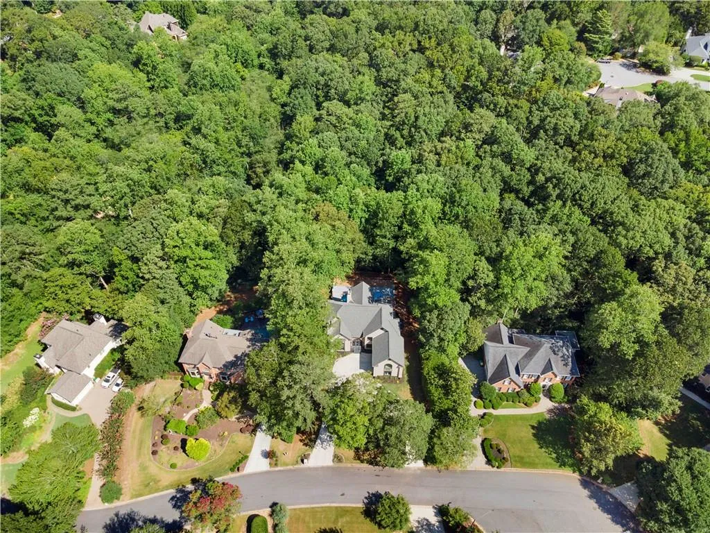 Aerial overview of property's location featuring a heavily wooded area