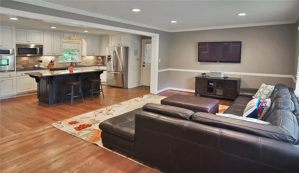 5981 Hilderbrand Drive, Sandy Springs, Georgia 30328, 3 Bedrooms Bedrooms, ,2 BathroomsBathrooms,Residential,Sold,5981 Hilderbrand Drive,5689737